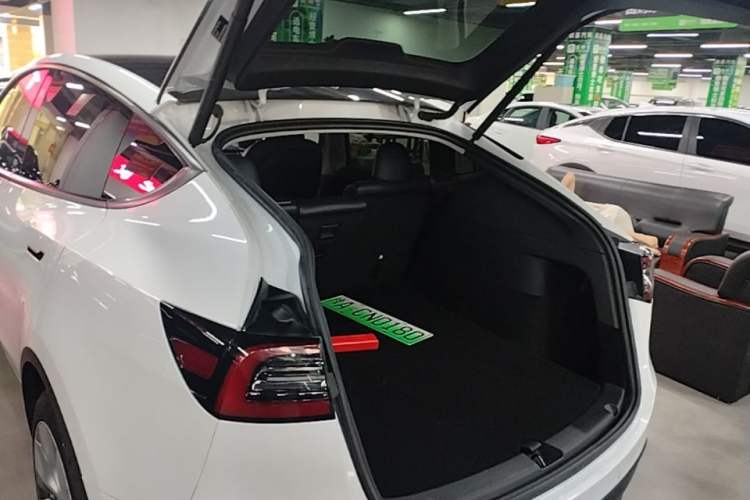 Used Tesla Model Y 2022 Rear-Wheel-Drive Version Trunk