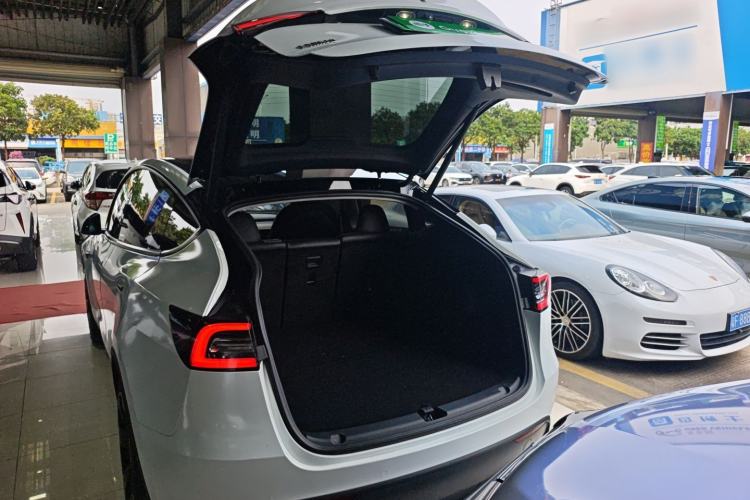 Used Tesla Model Y 2022 Rear-Wheel-Drive Version Trunk