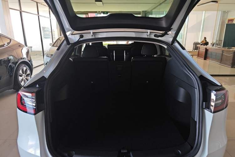 Used Tesla Model Y 2022 Rear-Wheel-Drive Version Trunk