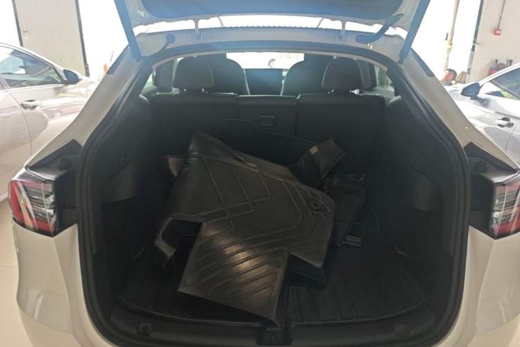 Used Tesla Model Y 2022 Rear-Wheel-Drive Version Trunk