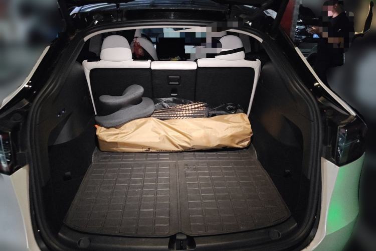 Used Tesla Model Y 2022 Long-Range All-Wheel-Drive Version Trunk