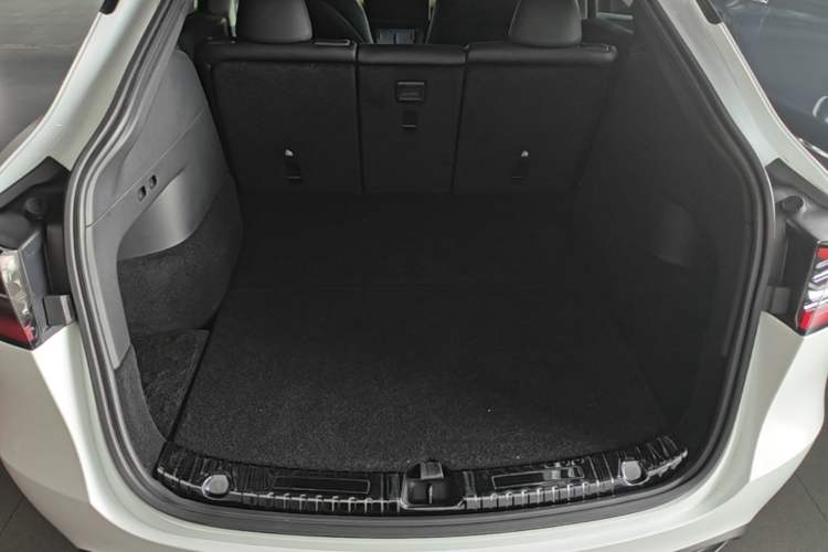 Used Tesla Model Y 2022 Long-Range All-Wheel-Drive Version Trunk