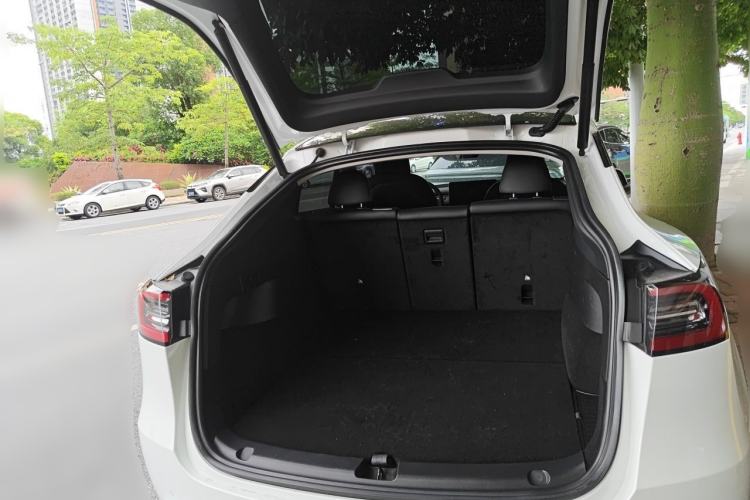 Used Tesla Model Y 2022 Rear-Wheel-Drive Version Trunk