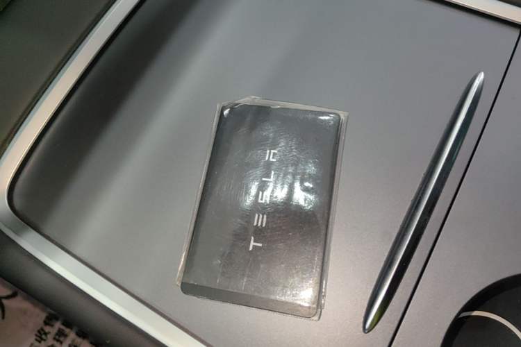 Used Tesla Model Y 2022 Long-Range All-Wheel-Drive Version Vehicle Key