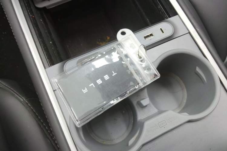 Used Tesla Model Y 2022 Revised Version Long-Range All-Wheel Drive Vehicle Key
