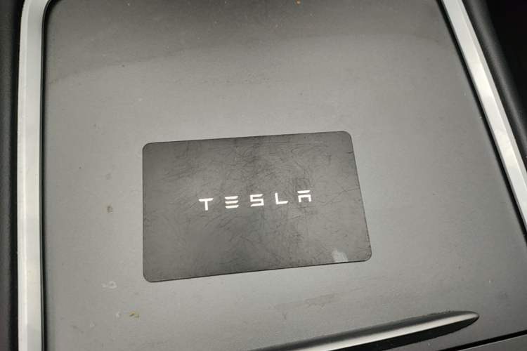 Used Tesla Model Y 2022 Long-Range All-Wheel-Drive Version Vehicle Key