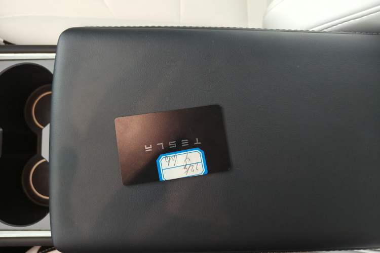 Used Tesla Model Y 2022 Long-Range All-Wheel-Drive Version Vehicle Key
