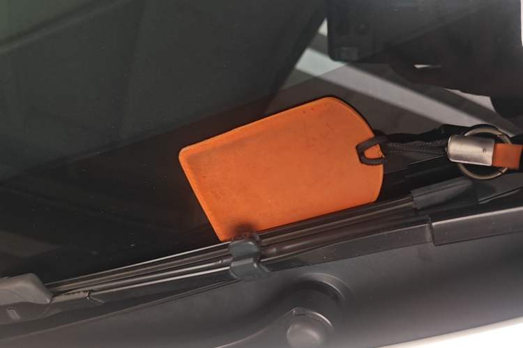 Used Tesla Model Y 2022 Long-Range All-Wheel-Drive Version Vehicle Key