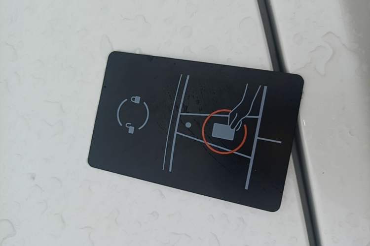 Used Tesla Model Y 2022 Long-Range All-Wheel-Drive Version Vehicle Key