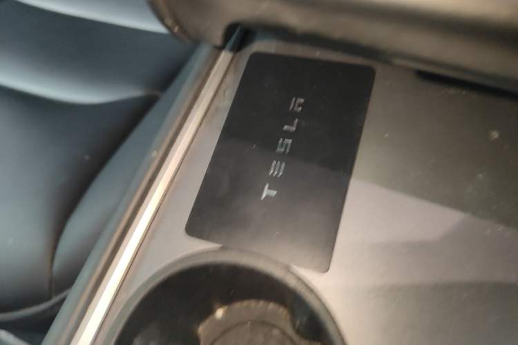 Used Tesla Model Y 2022 Long-Range All-Wheel-Drive Version Vehicle Key