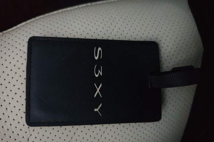 Used Tesla Model Y 2022 Long-Range All-Wheel-Drive Version Vehicle Key