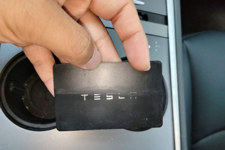 Used Tesla Model Y 2022 Long-Range All-Wheel-Drive Version Vehicle Key