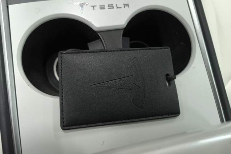 Used Tesla Model Y 2022 Performance High-Performance All-Wheel-Drive Version Vehicle Key