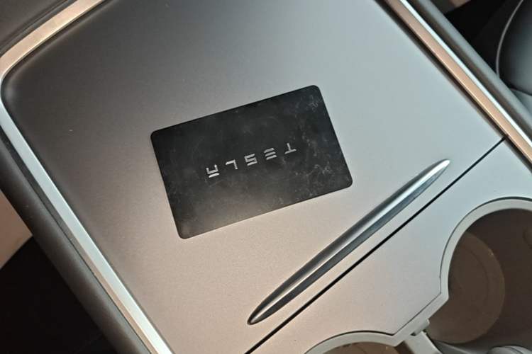 Used Tesla Model Y 2022 Long-Range All-Wheel-Drive Version Vehicle Key