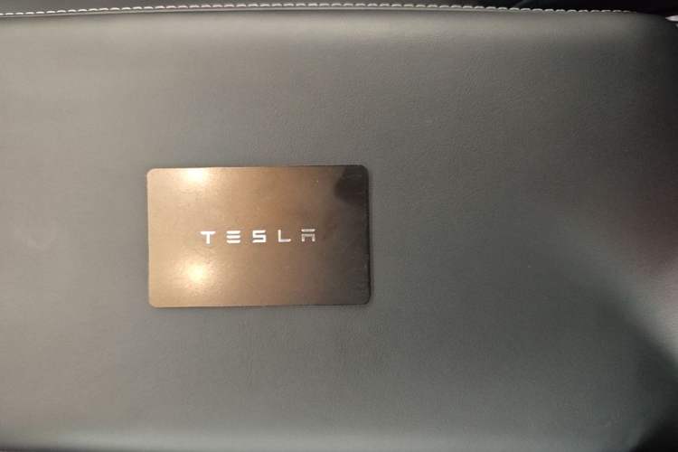 Used Tesla Model Y 2022 Long-Range All-Wheel-Drive Version Vehicle Key