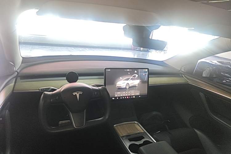 Used Tesla Model Y 2022 Revised Version Rear-Wheel Drive Center Console
