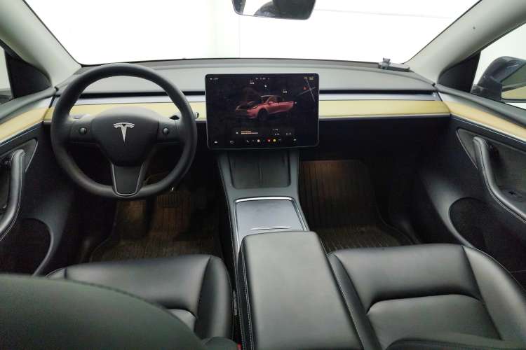 Used Tesla Model Y 2022 Rear-Wheel-Drive Version Center Console