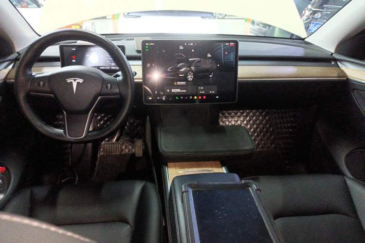 Used Tesla Model Y 2022 Rear-Wheel-Drive Version Center Console