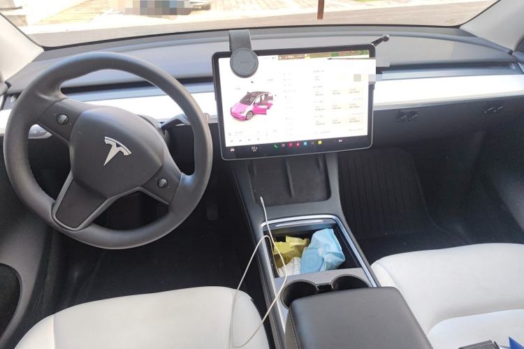 Used Tesla Model Y 2022 Revised Version Long-Range All-Wheel Drive Center Console