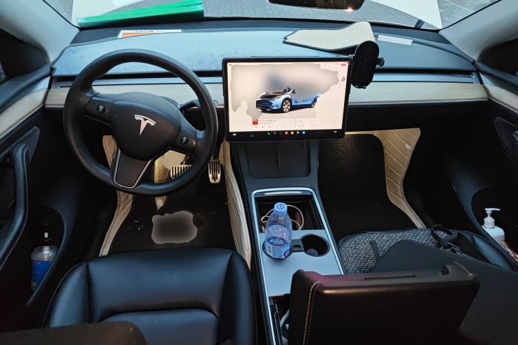 Used Tesla Model Y 2022 Rear-Wheel-Drive Version Center Console