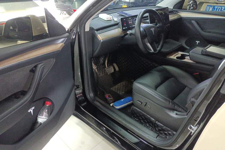 Used Tesla Model Y 2022 Rear-Wheel-Drive Version Driver Seat