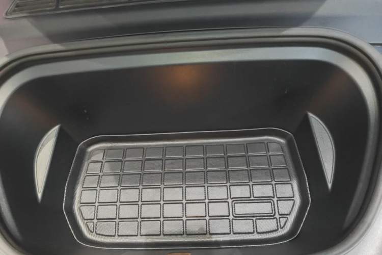 Used Tesla Model Y 2022 Rear-Wheel-Drive Version Engine Bay