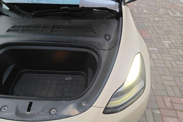 Used Tesla Model Y 2022 Rear-Wheel-Drive Version Engine Bay Left