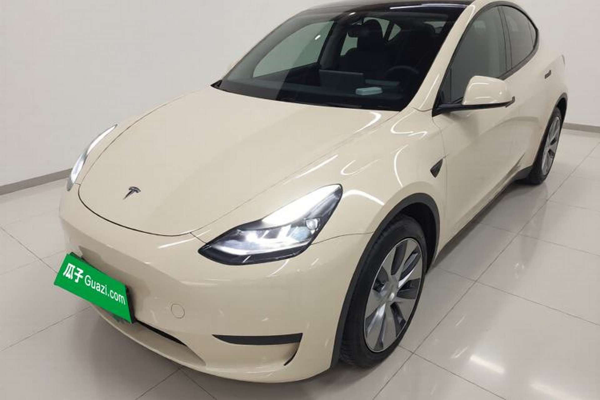 Used Tesla Model Y 2022 Rear-Wheel-Drive Version Front Left 45 Deg