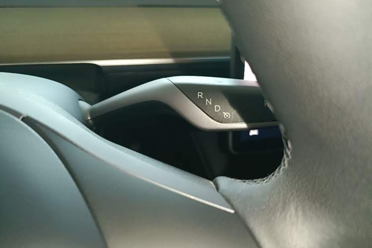 Used Tesla Model Y 2022 Revised Version Rear-Wheel Drive Gear Lever