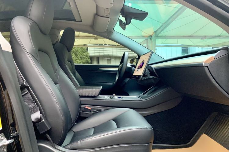 Used Tesla Model Y 2022 Rear-Wheel-Drive Version Interior 2