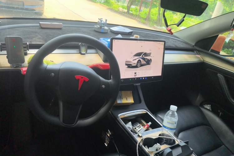 Used Tesla Model Y 2022 Revised Version Long-Range All-Wheel Drive Interior 2
