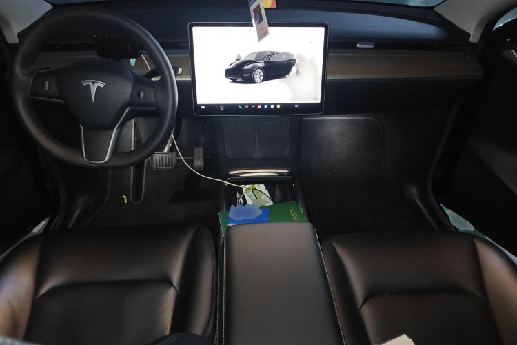 Used Tesla Model Y 2022 Rear-Wheel-Drive Version Interior 2