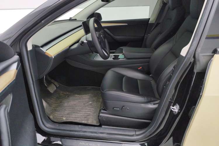 Used Tesla Model Y 2022 Rear-Wheel-Drive Version Left Front Seat