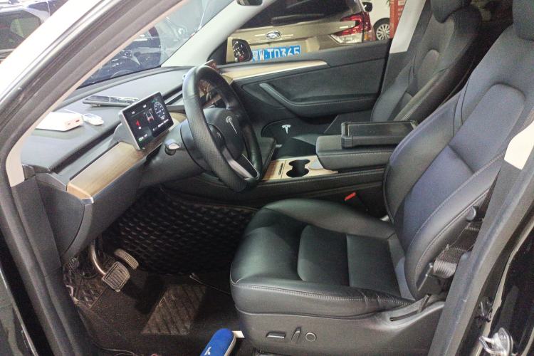 Used Tesla Model Y 2022 Rear-Wheel-Drive Version Left Front Seat