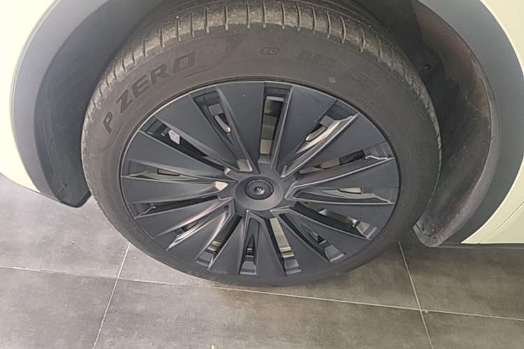 Used Tesla Model Y 2022 Revised Version Rear-Wheel Drive Left Front Wheel Hub