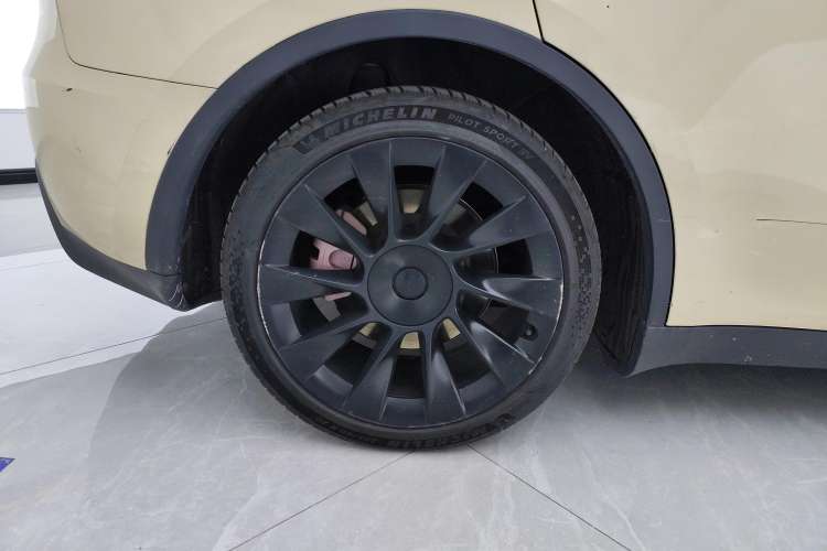 Used Tesla Model Y 2022 Rear-Wheel-Drive Version Left Front Wheel Hub