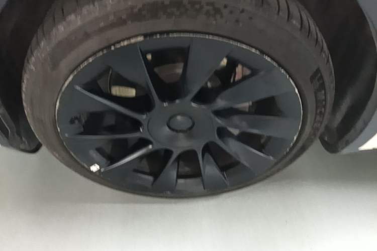 Used Tesla Model Y 2022 Revised Version Rear-Wheel Drive Left Front Wheel Hub