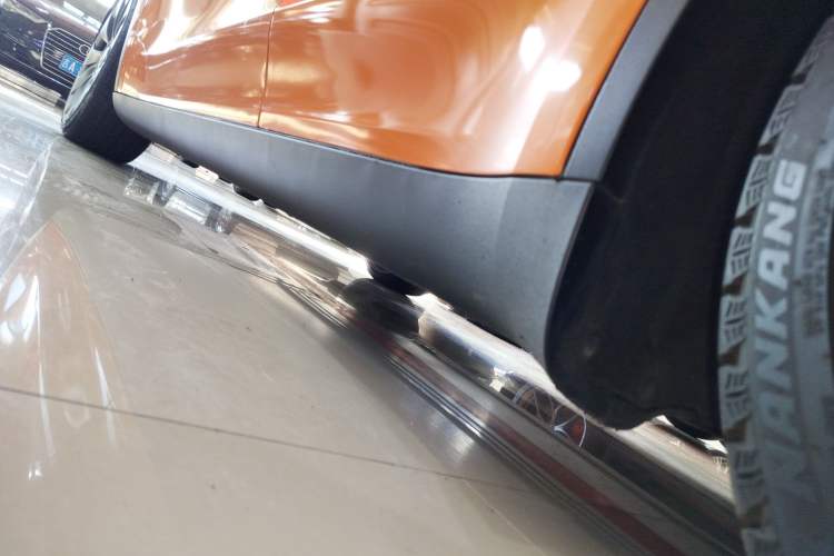 Used Tesla Model Y 2022 Performance High-Performance All-Wheel-Drive Version Left Side Sill