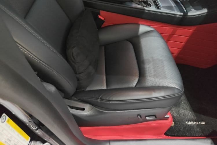 Used Tesla Model Y 2022 Rear-Wheel-Drive Version Right Front Seat