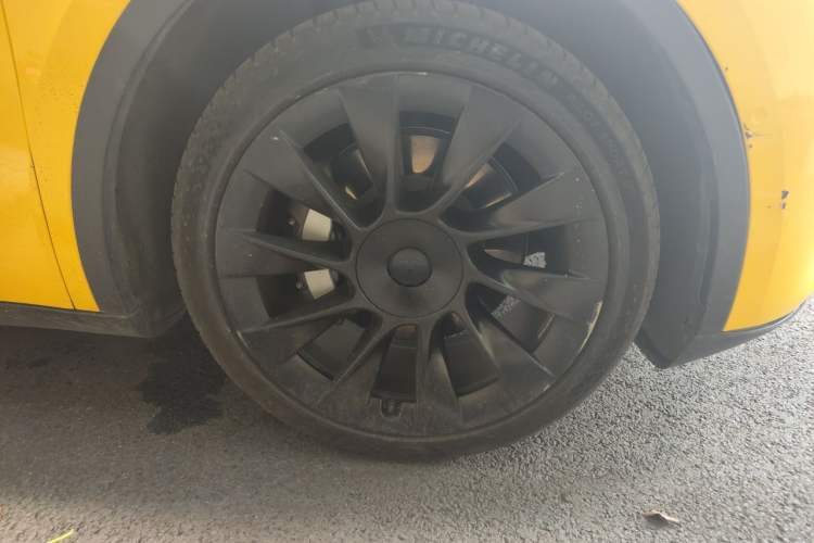 Used Tesla Model Y 2022 Revised Version Rear-Wheel Drive Right Front Wheel Hub