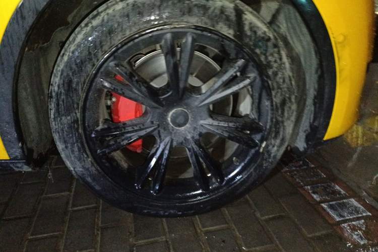 Used Tesla Model Y 2022 Revised Version Rear-Wheel Drive Right Front Wheel Hub