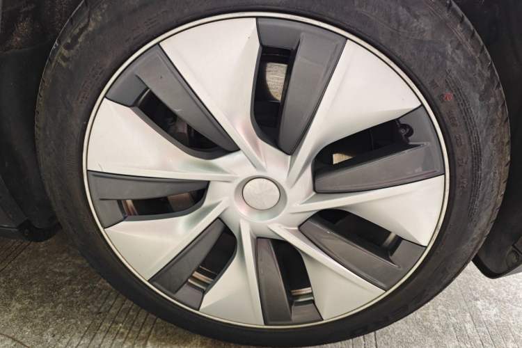 Used Tesla Model Y 2022 Revised Version Rear-Wheel Drive Right Front Wheel Hub