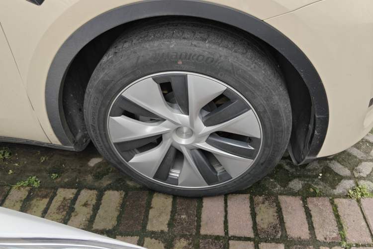 Used Tesla Model Y 2022 Revised Version Rear-Wheel Drive Right Front Wheel Hub