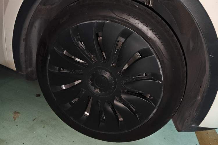Used Tesla Model Y 2022 Revised Version Rear-Wheel Drive Right Front Wheel Hub