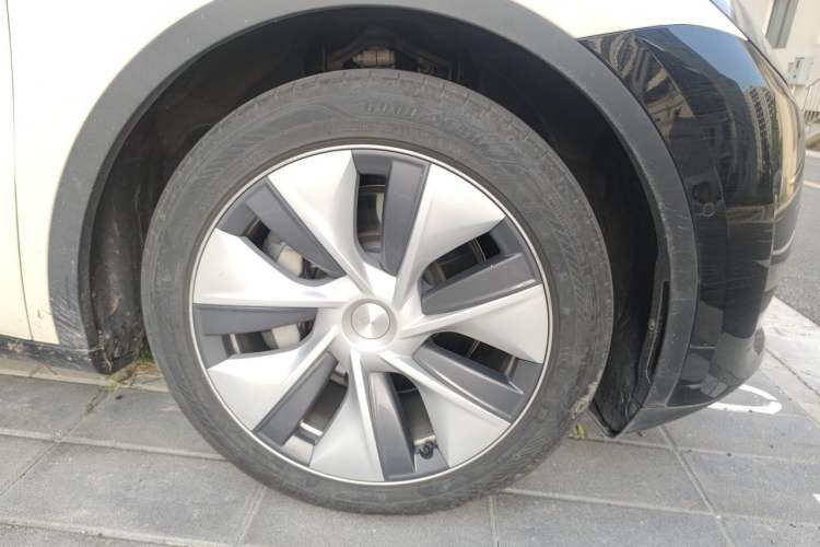 Used Tesla Model Y 2022 Revised Version Long-Range All-Wheel Drive Right Front Wheel Hub