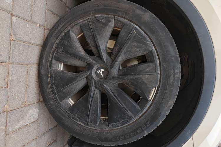 Used Tesla Model Y 2022 Rear-Wheel-Drive Version Right Front Wheel Hub