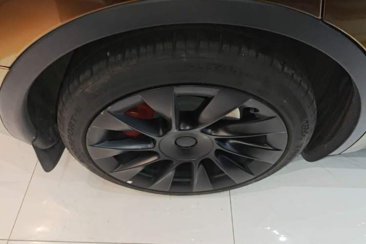 Used Tesla Model Y 2022 Rear-Wheel-Drive Version Right Rear Wheel Hub