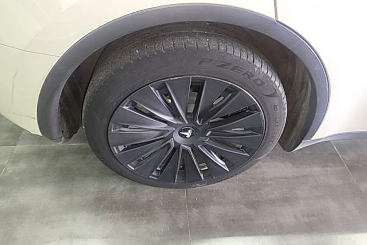 Used Tesla Model Y 2022 Revised Version Rear-Wheel Drive Right Rear Wheel Hub