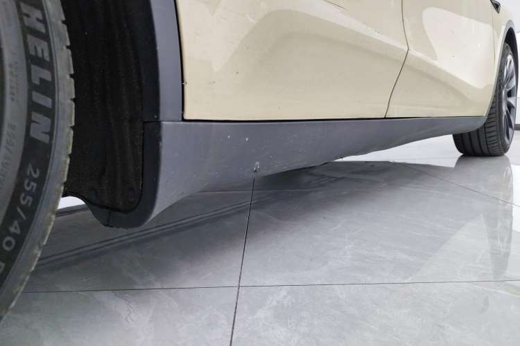 Used Tesla Model Y 2022 Rear-Wheel-Drive Version Right Side Sill