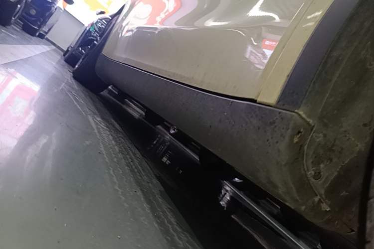 Used Tesla Model Y 2022 Revised Version Rear-Wheel Drive Right Side Sill